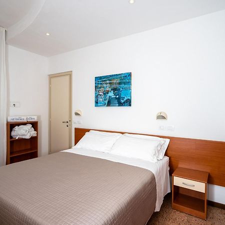 Hotel Globus Μπελάρια-Ιτζέα Μαρίνα Εξωτερικό φωτογραφία
