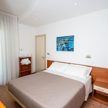 Hotel Globus Μπελάρια-Ιτζέα Μαρίνα Εξωτερικό φωτογραφία