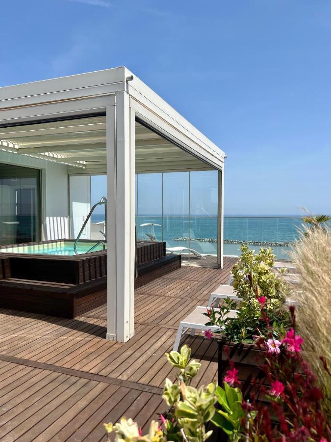 Hotel Globus Μπελάρια-Ιτζέα Μαρίνα Εξωτερικό φωτογραφία