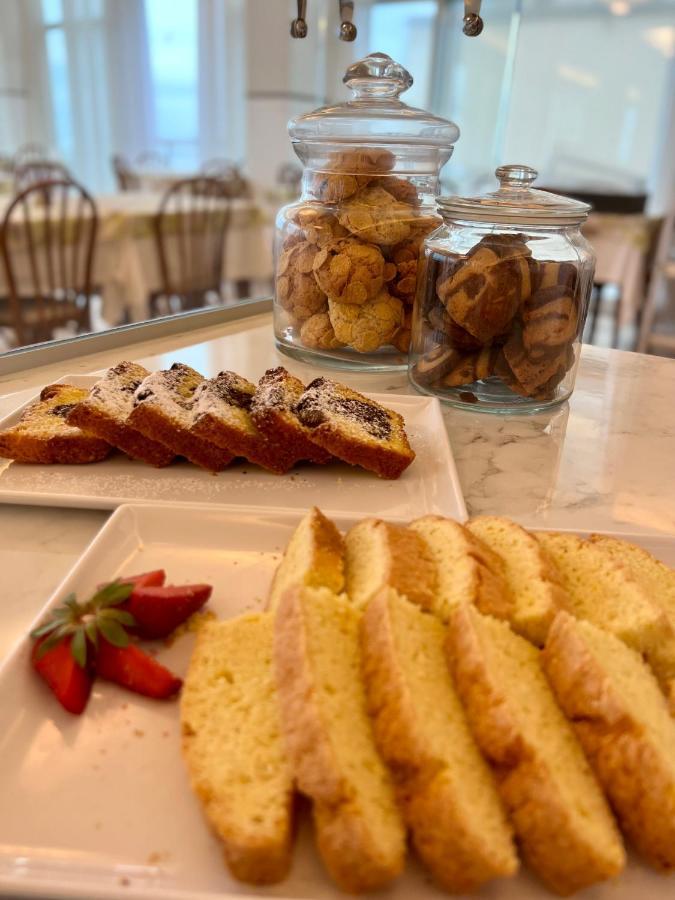 Hotel Globus Μπελάρια-Ιτζέα Μαρίνα Εξωτερικό φωτογραφία