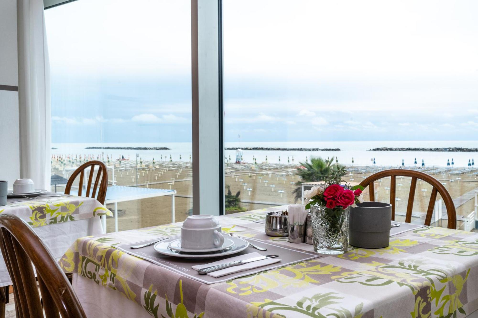 Hotel Globus Μπελάρια-Ιτζέα Μαρίνα Εξωτερικό φωτογραφία