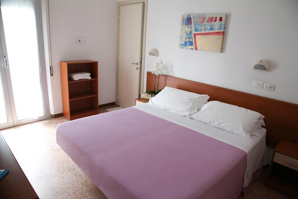 Hotel Globus Μπελάρια-Ιτζέα Μαρίνα Εξωτερικό φωτογραφία