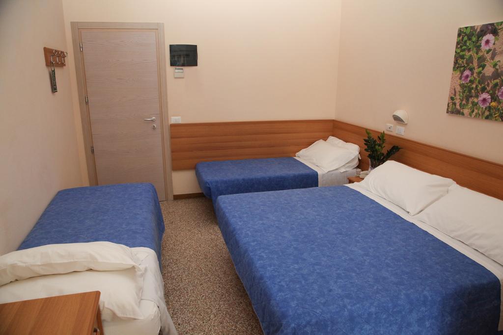 Hotel Globus Μπελάρια-Ιτζέα Μαρίνα Εξωτερικό φωτογραφία