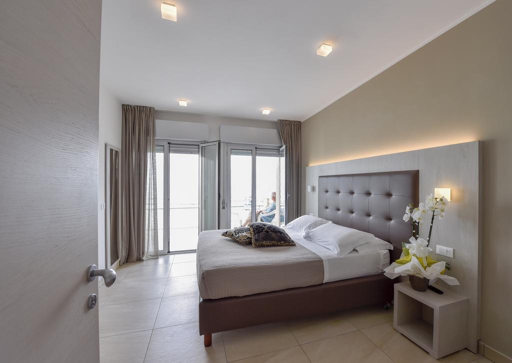 Hotel Globus Μπελάρια-Ιτζέα Μαρίνα Εξωτερικό φωτογραφία