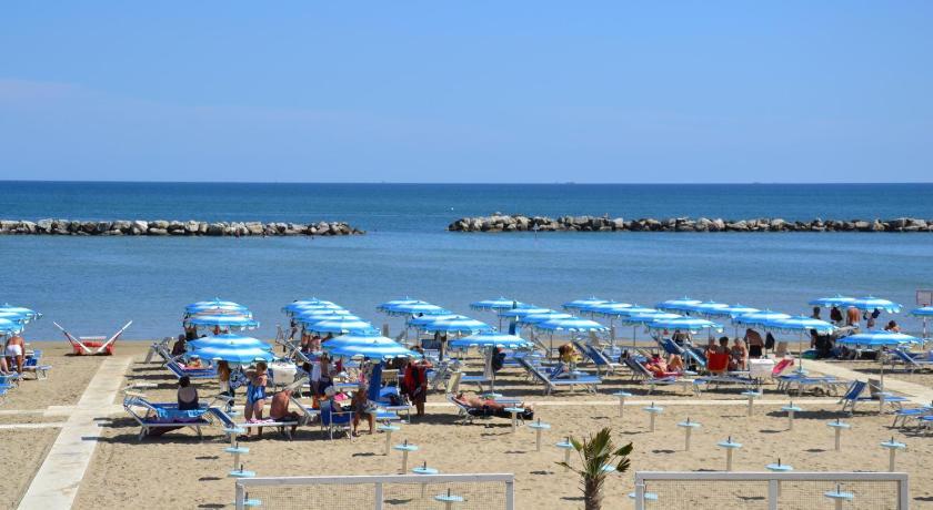 Hotel Globus Μπελάρια-Ιτζέα Μαρίνα Εξωτερικό φωτογραφία